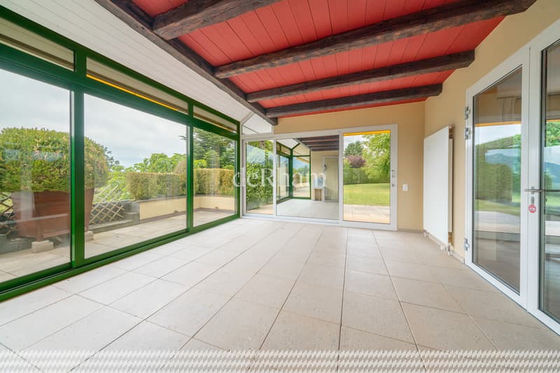 Sumptuous property located in a prized residential area! (6)