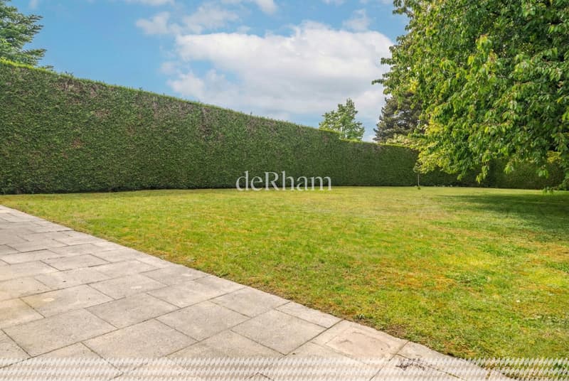 Sumptuous property located in a prized residential area! (12)