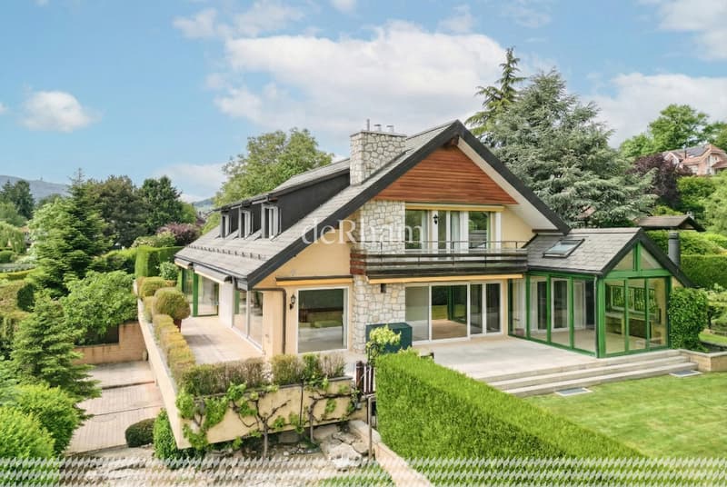Sumptuous property located in a prized residential area! (1)