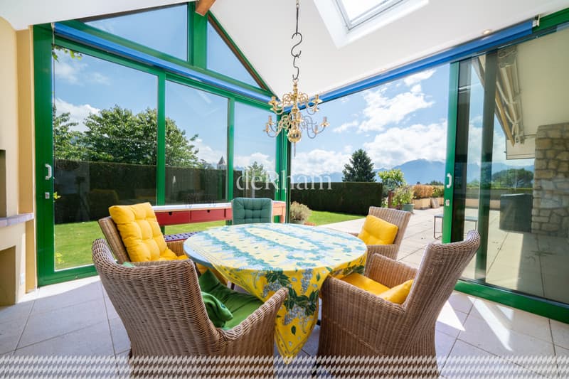 Stunning property located in a prestigious residential area! (11)