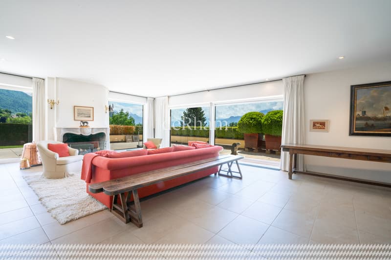 Stunning property located in a prestigious residential area! (4)