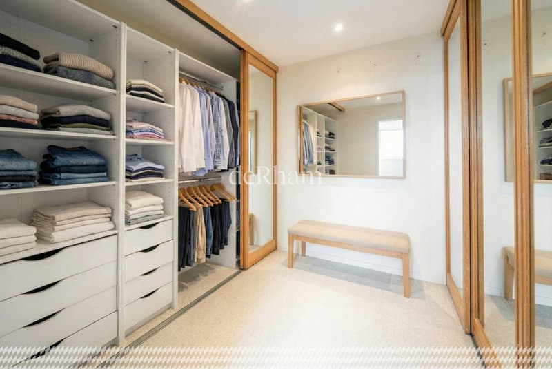 Sumptuous property located in a prized residential area! (9)