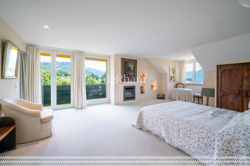Stunning property located in a prestigious residential area! (13)