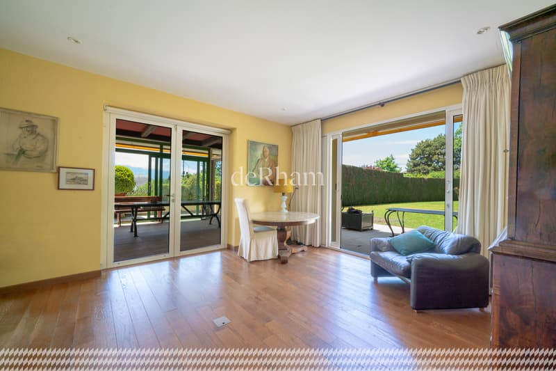 Stunning property located in a prestigious residential area! (12)