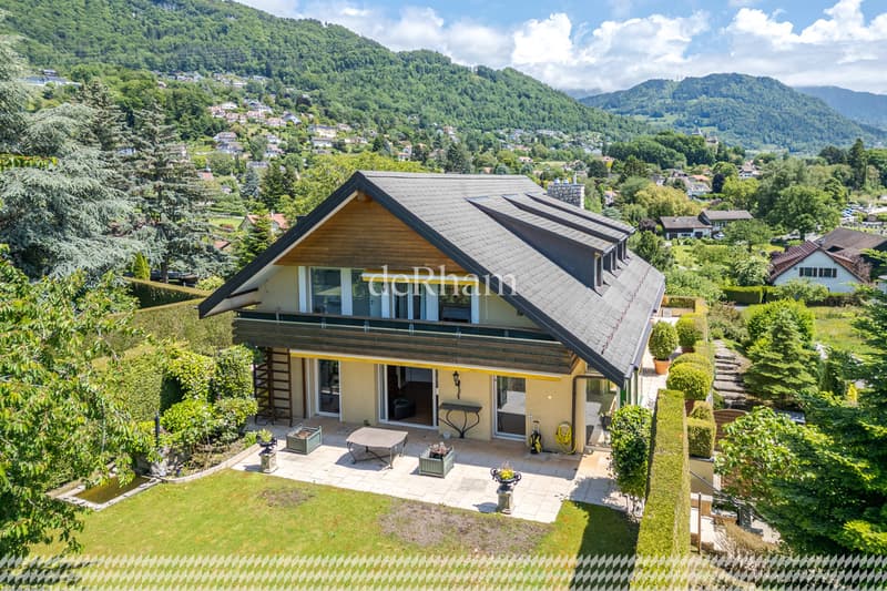 Stunning property located in a prestigious residential area! (1)