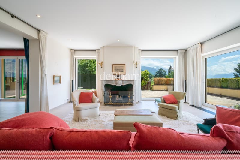 Stunning property located in a prestigious residential area! (5)