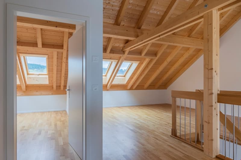 Appartamento mansardato soleggiato con galleria ***vista lontana*** (14)