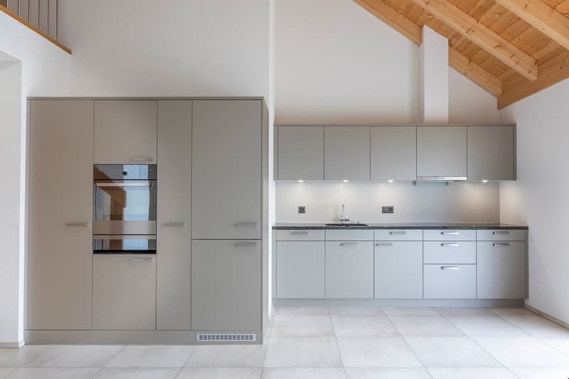 Appartamento mansardato soleggiato con galleria ***vista lontana*** (3)