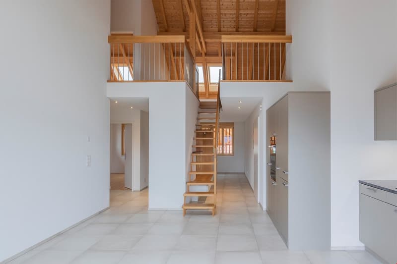 Appartamento mansardato soleggiato con galleria ***vista lontana*** (4)