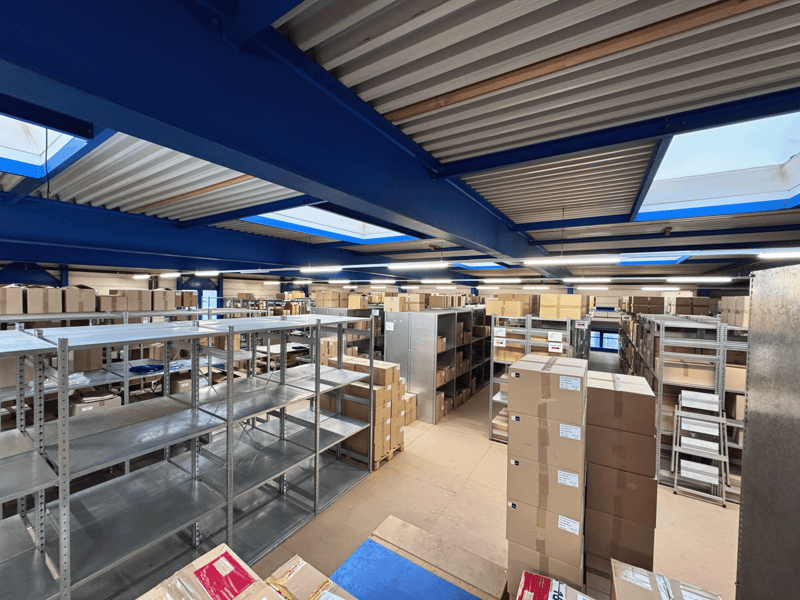 Magazzino strutturato al 1° piano con sistema di scaffalature – ideale per il commercio elettronico / piccole parti (NESSUN commercio di auto) (3)