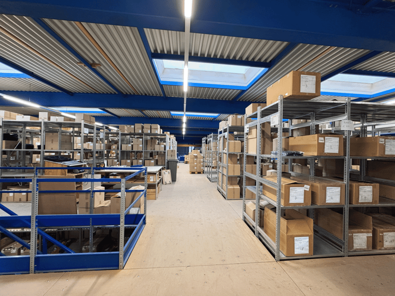Magazzino strutturato al 1° piano con sistema di scaffalature – ideale per il commercio elettronico / piccole parti (NESSUN commercio di auto) (4)