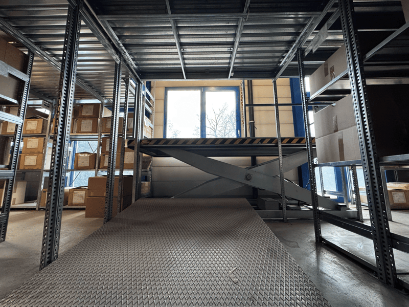 Magazzino strutturato al 1° piano con sistema di scaffalature – ideale per il commercio elettronico / piccole parti (NESSUN commercio di auto) (6)