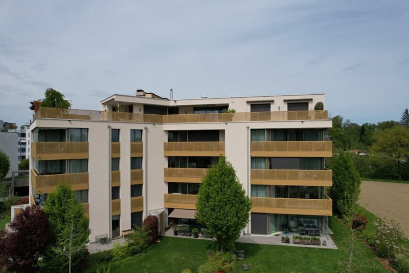 Elegant 2.5-room apartment with balcony and green views (1)