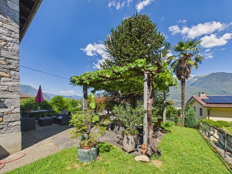 A small Ticinese gemstone in stone with private garden (11)