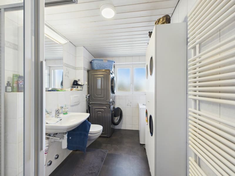 Badezimmer mit Dusche und WC