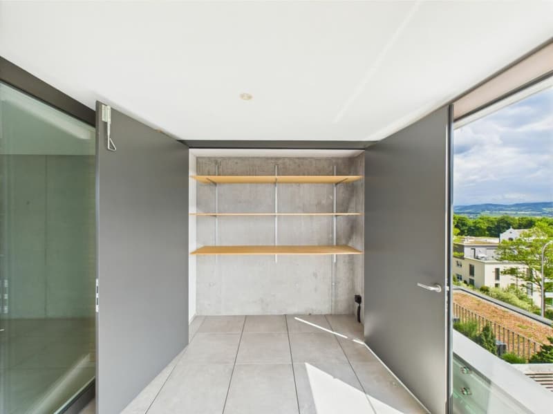 grosser Abstellraum auf Balkon