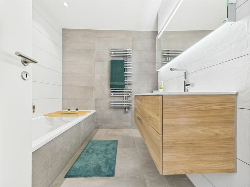 grosses Badezimmer