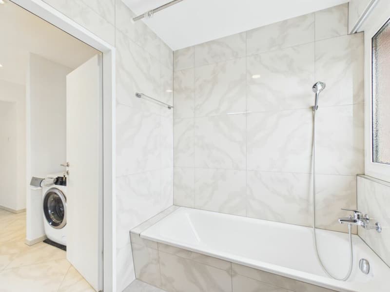 Badezimmer mit Badewanne