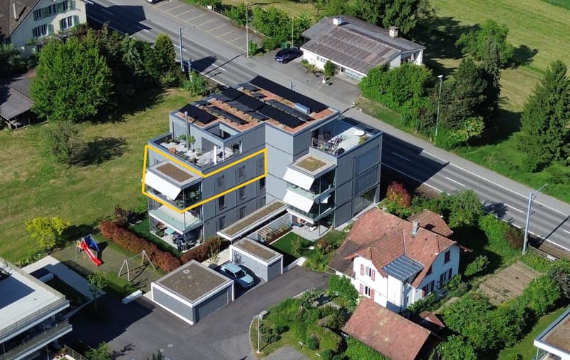 Appartamento di 4,5 locali di valore nuovo con ampio balcone (vista sulla montagna e sul lago) e 2 posti auto in parcheggio sotterraneo. (2)