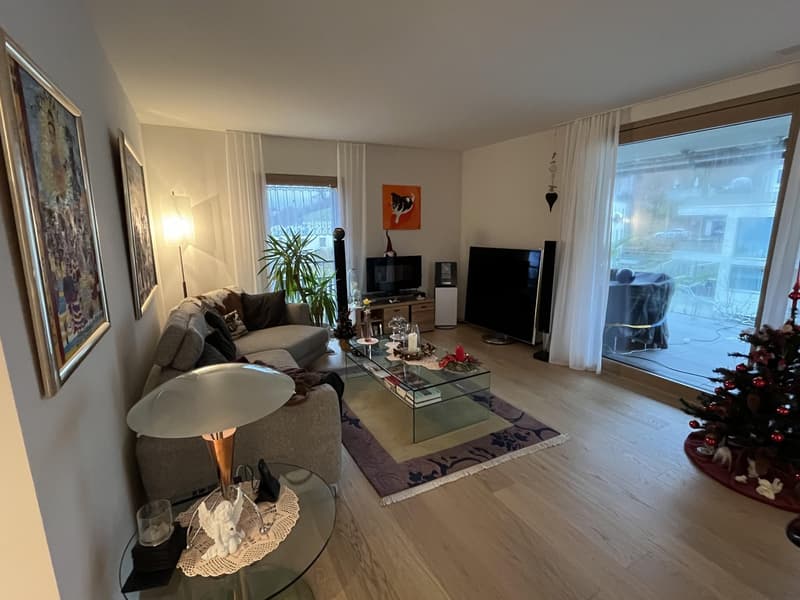 Appartamento di 4,5 locali di valore nuovo con ampio balcone (vista sulla montagna e sul lago) e 2 posti auto in parcheggio sotterraneo. (11)