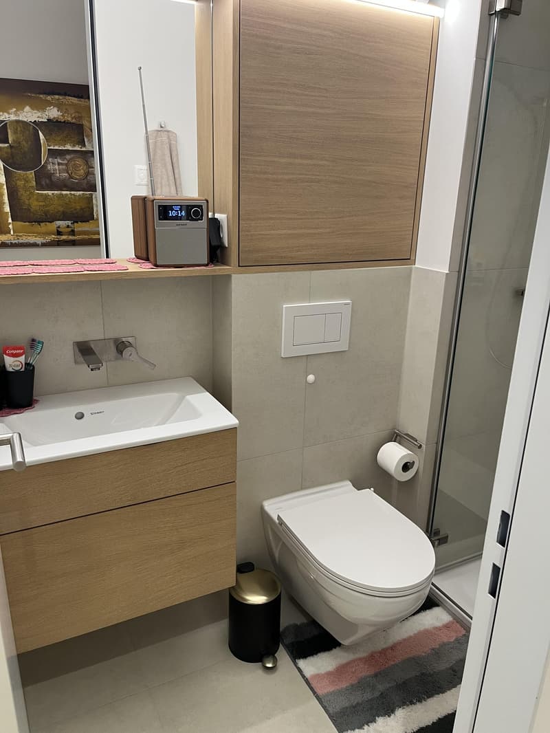 Appartamento di 4,5 locali di valore nuovo con ampio balcone (vista sulla montagna e sul lago) e 2 posti auto in parcheggio sotterraneo. (18)