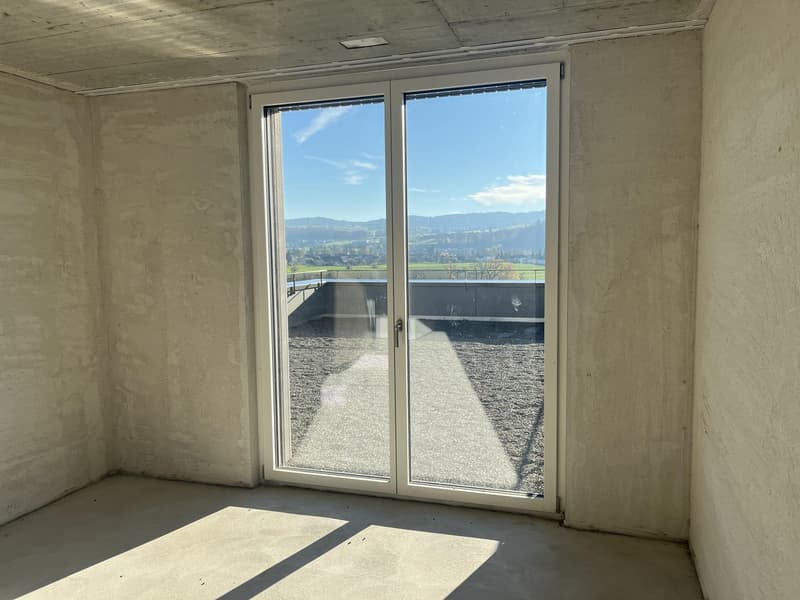 Attic apartment with large terrace including two underground parking spaces in a quiet location. (11)