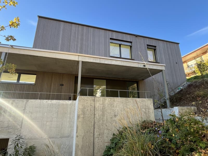 Attic apartment with large terrace including two underground parking spaces in a quiet location. (8)