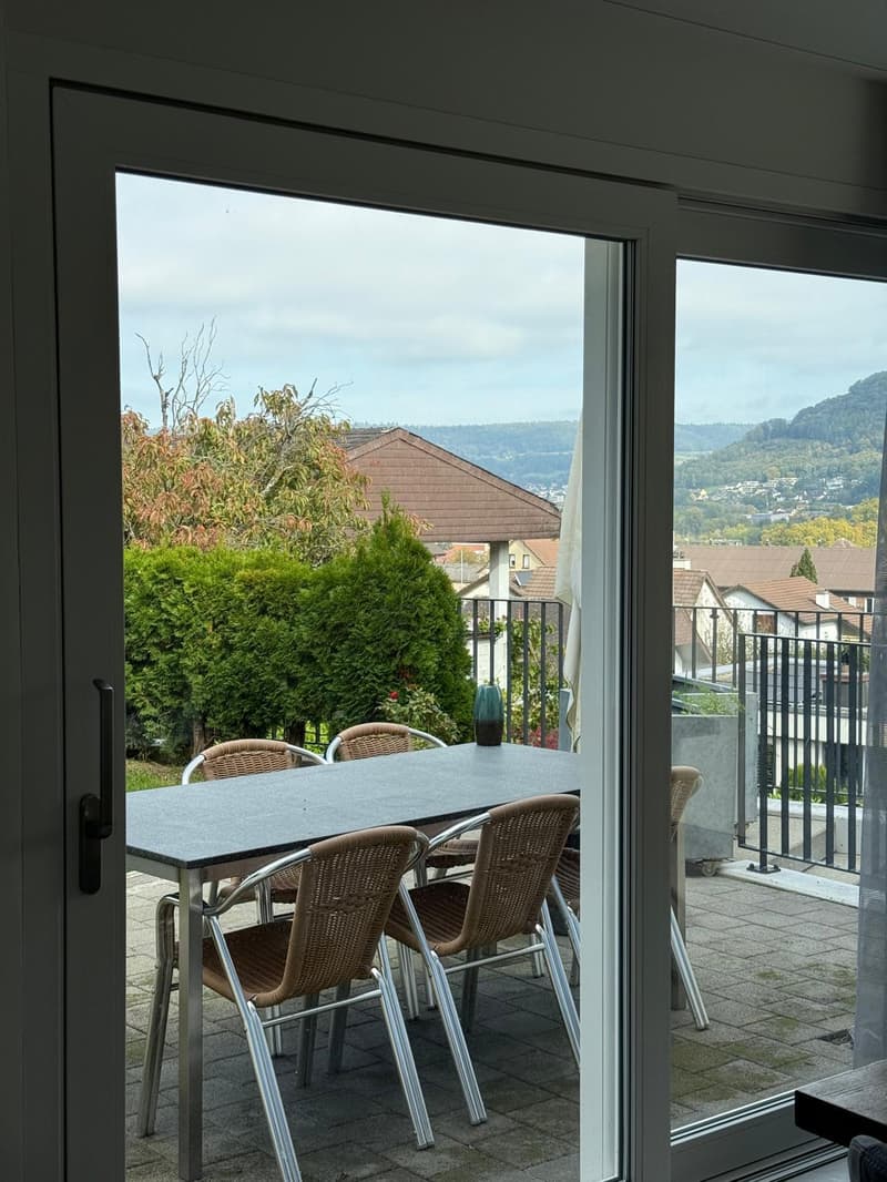 Zwei-Generationen-Haus an ruhiger Hanglange. (25)