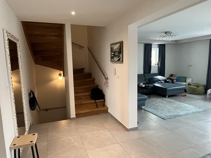 Maison unifamiliale exclusive avec appartement pour personnes âgées en location calme. (13)