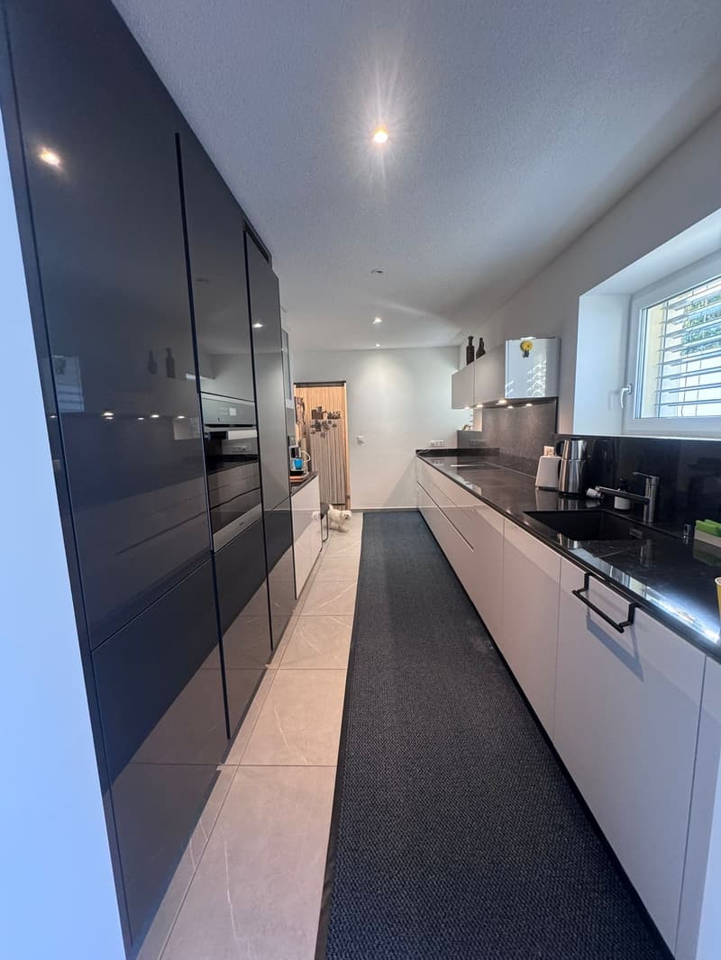 Maison unifamiliale exclusive avec appartement pour personnes âgées en location calme. (11)