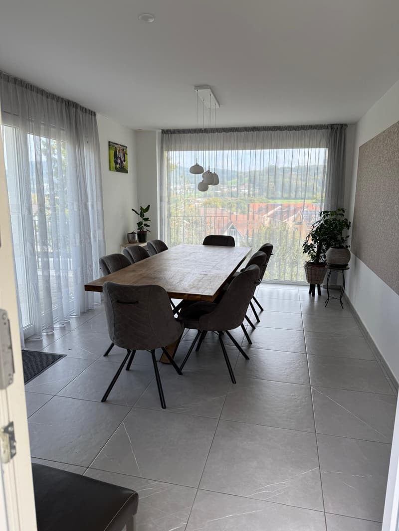 Maison unifamiliale exclusive avec appartement pour personnes âgées en location calme. (12)