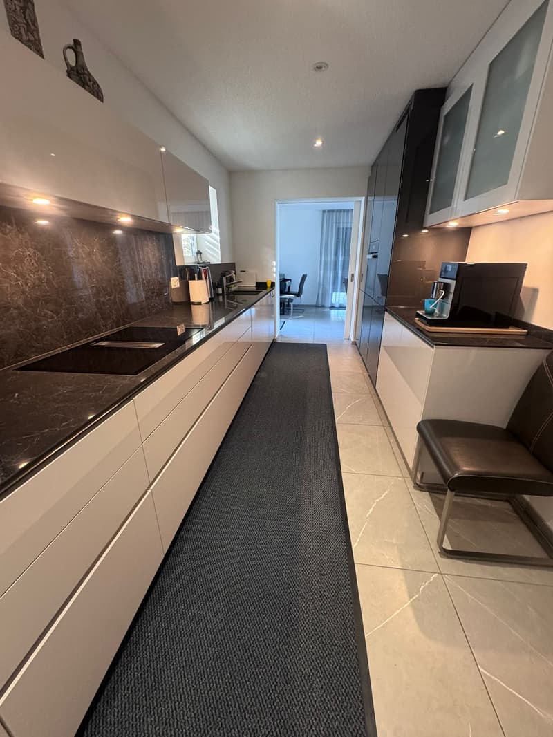 Maison unifamiliale exclusive avec appartement pour personnes âgées en location calme. (9)