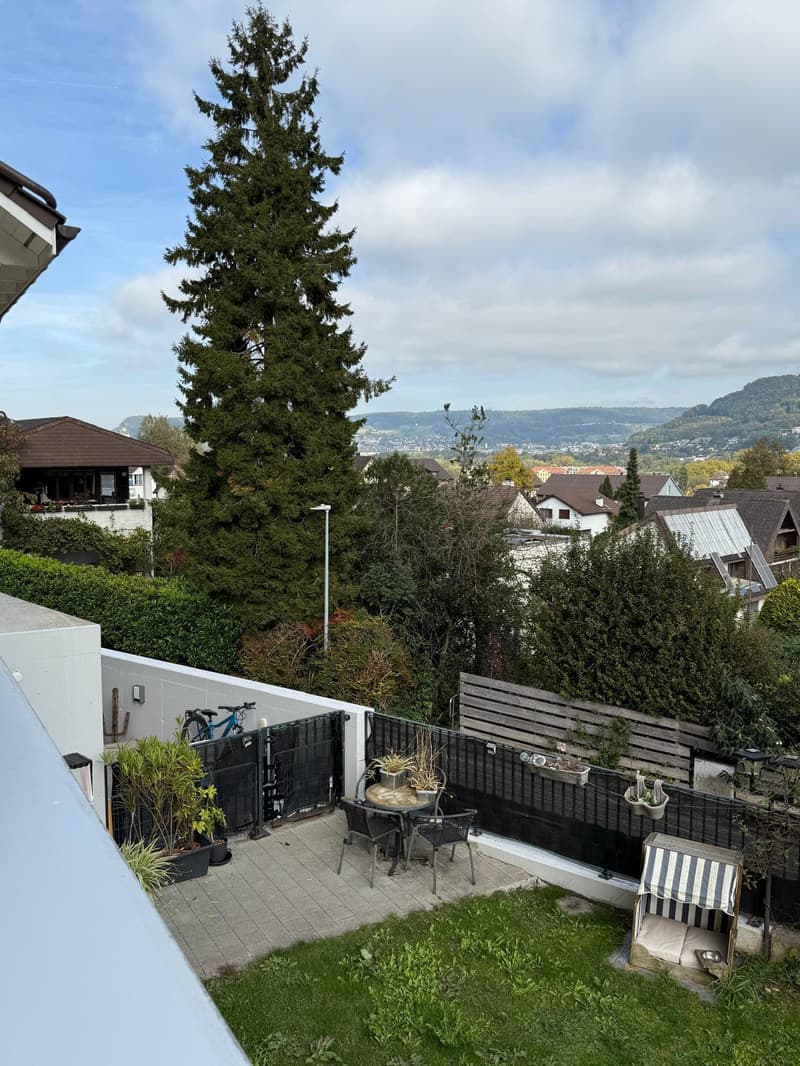 Maison unifamiliale exclusive avec appartement pour personnes âgées en location calme. (30)