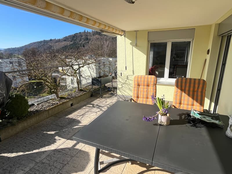 Appartement en attique de 4,5 pièces ensoleillé avec grande terrasse et place de parking dans le garage souterrain. (16)