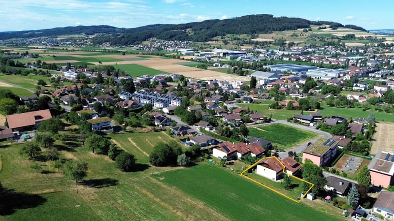 Einfamilienhaus (einseitig angebaut) mit grossem Garten an ruhiger Aussichtslage. (22)