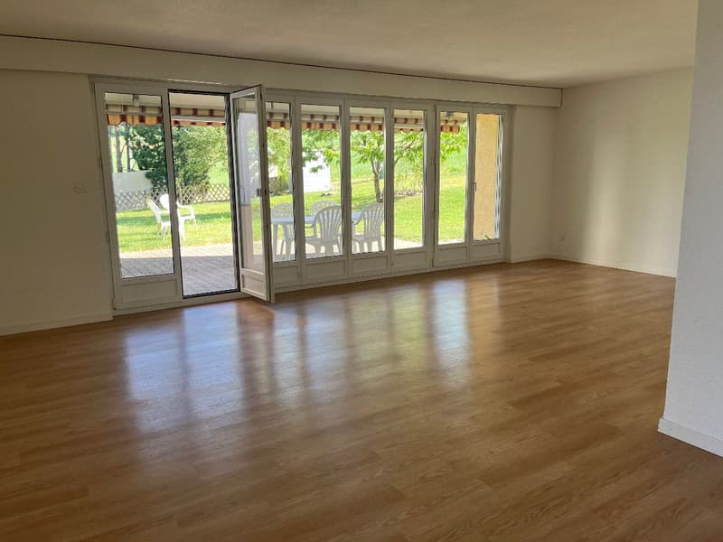 Einfamilienhaus (einseitig angebaut) mit grossem Garten an ruhiger Aussichtslage. (8)