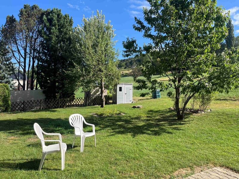 Einfamilienhaus (einseitig angebaut) mit grossem Garten an ruhiger Aussichtslage. (19)