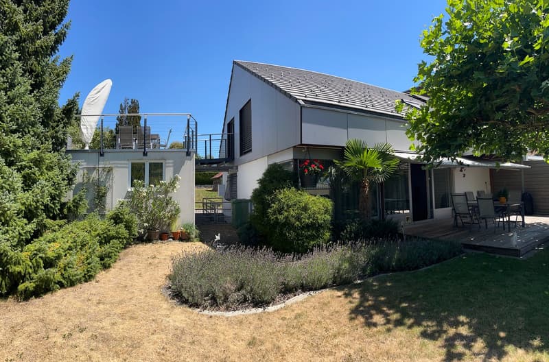 Detached house (one-sided) in a quiet location with a charming garden. (3)