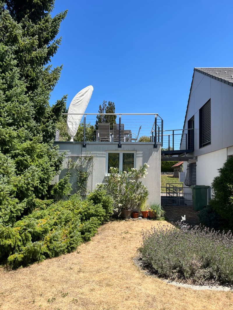 Detached house (one-sided) in a quiet location with a charming garden. (19)