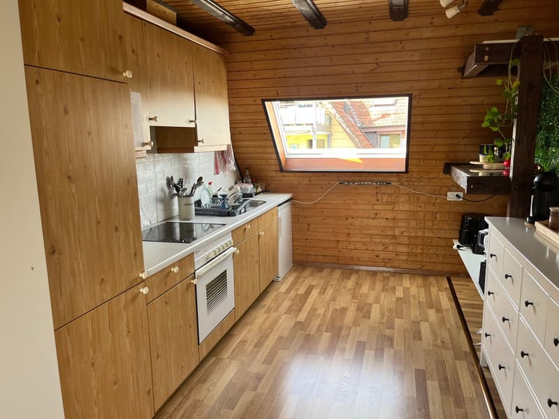 Casa multifamiliare con 4 appartamenti in una posizione incantevole direttamente sul fiume Aare. (22)
