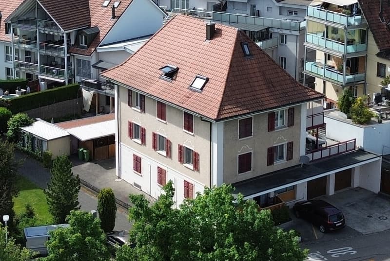 Casa multifamiliare con 4 appartamenti in una posizione incantevole direttamente sul fiume Aare. (2)