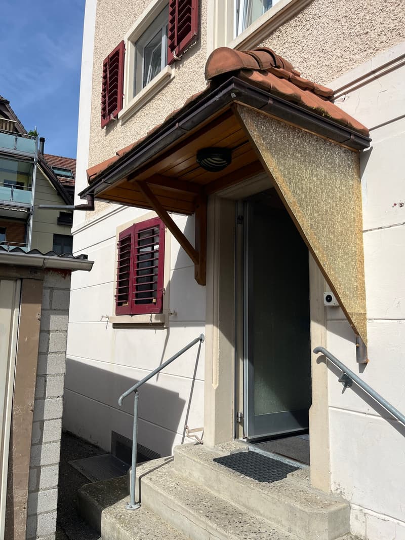 Casa multifamiliare con 4 appartamenti in una posizione incantevole direttamente sul fiume Aare. (4)