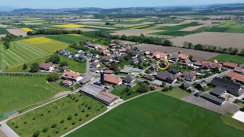 Bauernhausteil zum selber fertig ausbauen an ruhiger Lage mit schönem Garten. (3)