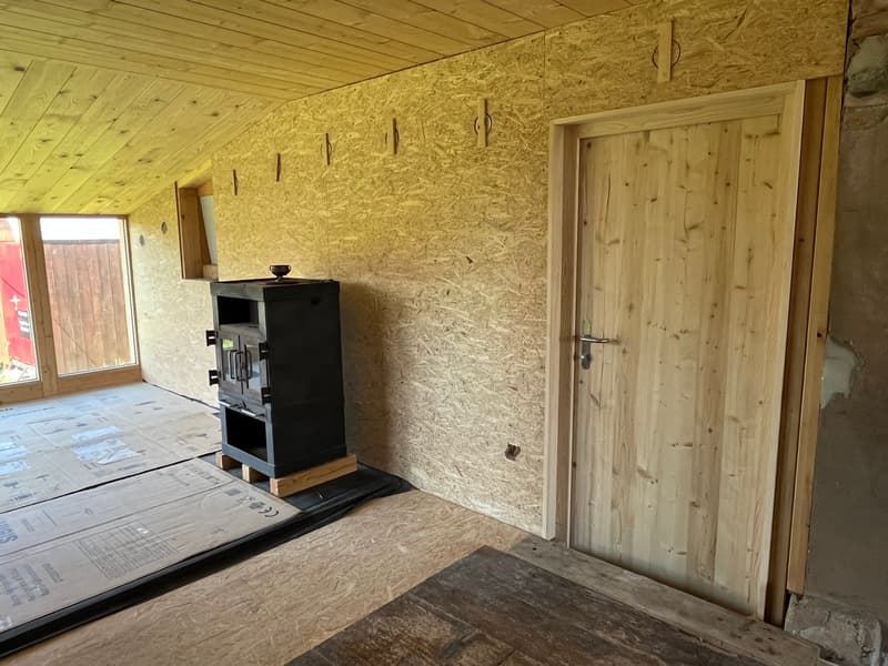Bauernhausteil zum selber fertig ausbauen an ruhiger Lage mit schönem Garten. (6)