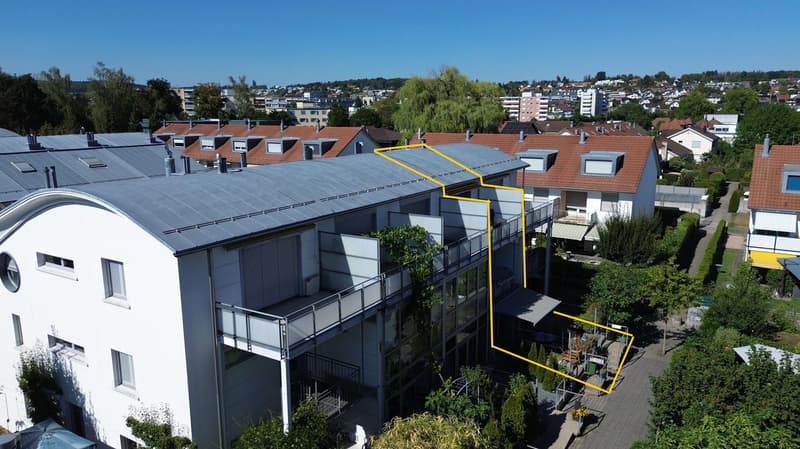 5.5 Zimmer-Reiheneinfamilienhaus mit Wintergarten, 2 Balkonen und 2 Garagenboxen. (1)