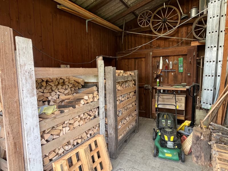 Einfamilienhaus an ruhiger Lage mit optimalem ÖV-Anschluss. (28)