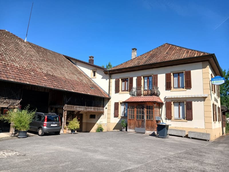 Bauernhaus mit 2 Wohnungen und Restaurant (mit weiteren Wohnungen ausbaubar). (3)
