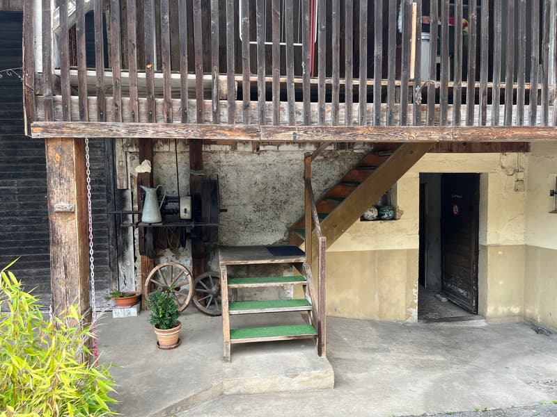 Bauernhaus mit 2 Wohnungen und Restaurant (mit weiteren Wohnungen ausbaubar). (35)