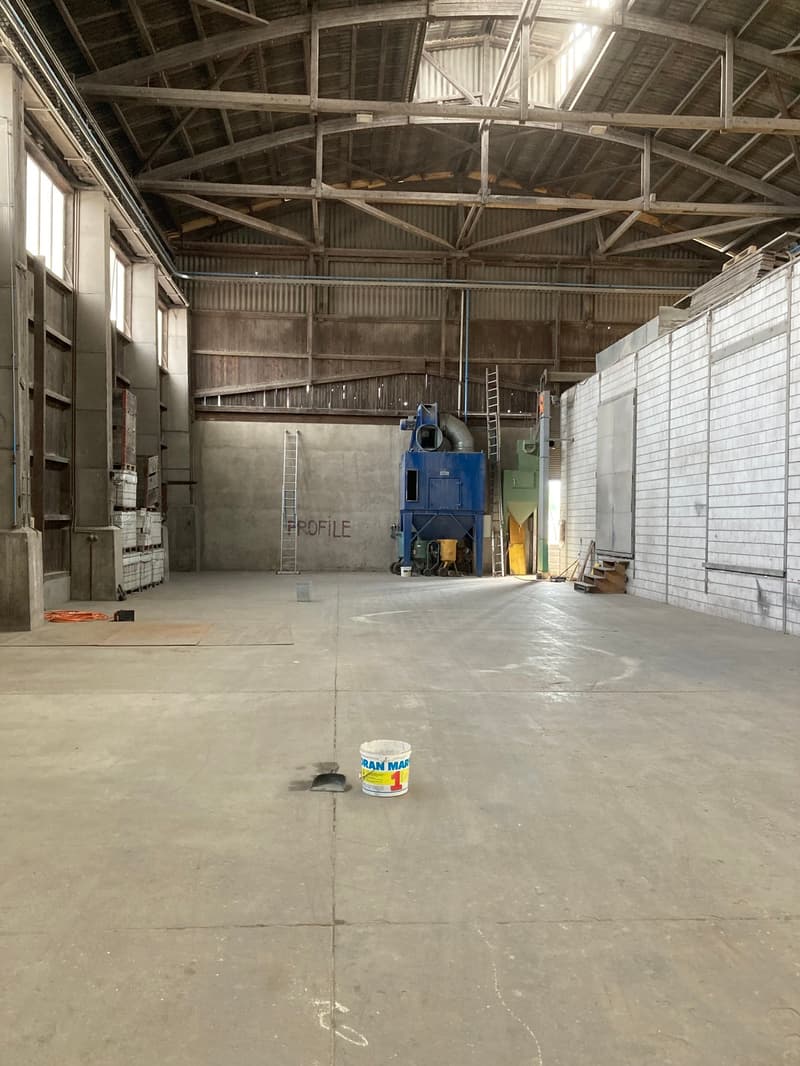 Spazi di stoccaggio, uffici e produzione funzionali in Scheibenstrasse 63, Thun (2)