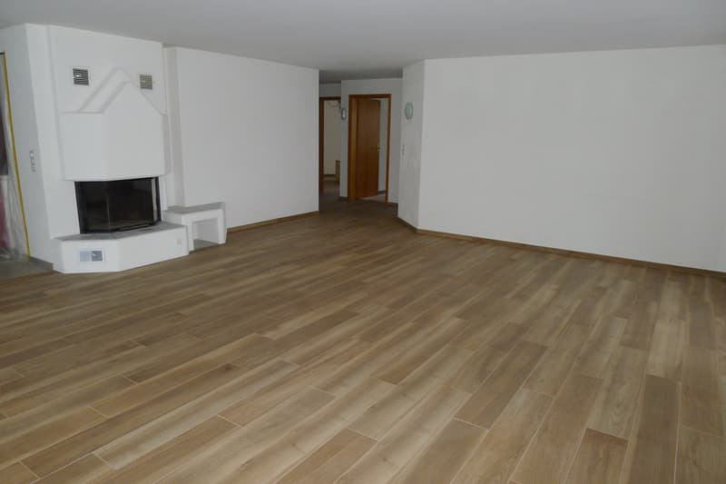 Grosse 4-Zimmer-Wohnung mit Balkon und Kamin, TOP-Lage in Steffisburg (5)